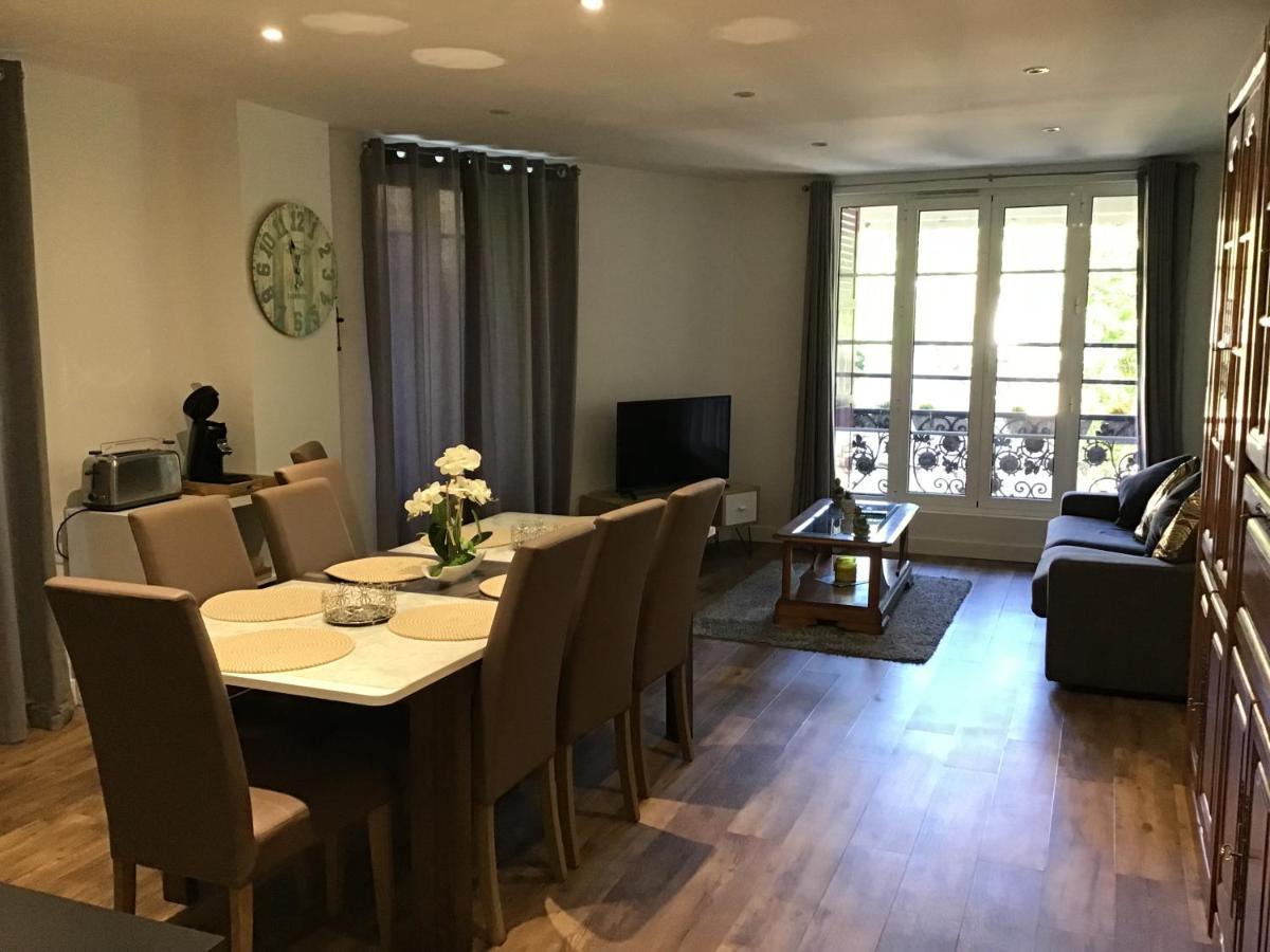 Magnifique T4 avec terrasse à Saint-Nectaire - 8 pers Apartamento Exterior foto